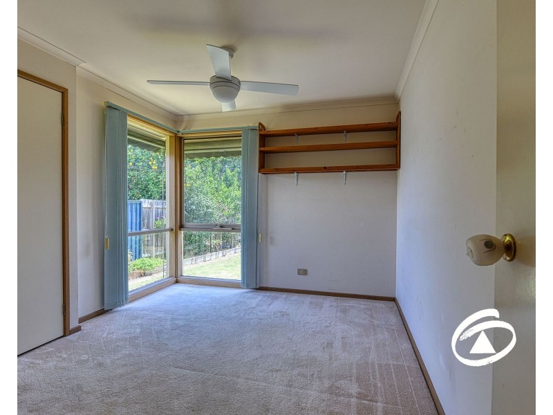 9 Scarborough Drive, Narre Warren South VIC 3805