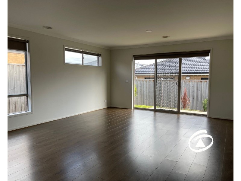 10 Eloise Circuit, Officer VIC 3809