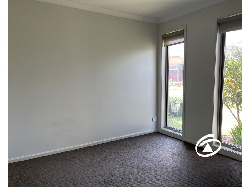 10 Eloise Circuit, Officer VIC 3809