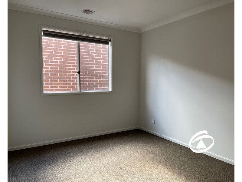 10 Eloise Circuit, Officer VIC 3809