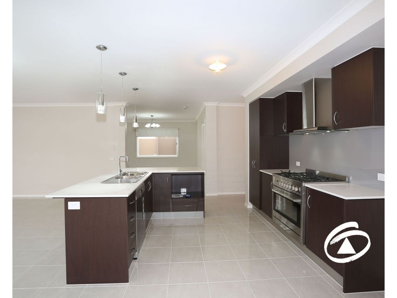 5 Featherbrook Circuit, Cranbourne North VIC 3977