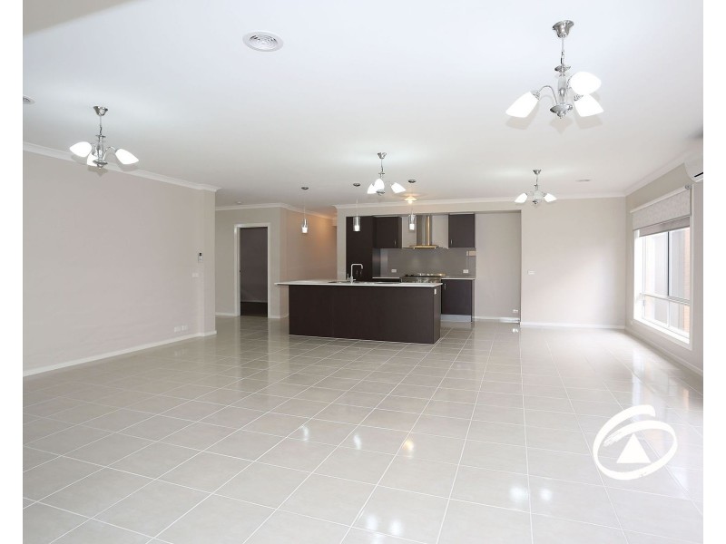 5 Featherbrook Circuit, Cranbourne North VIC 3977