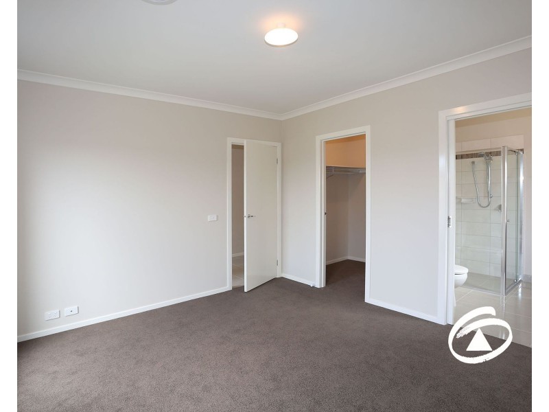 5 Featherbrook Circuit, Cranbourne North VIC 3977