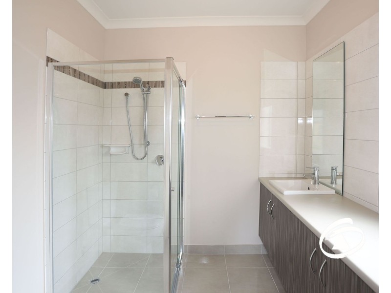 5 Featherbrook Circuit, Cranbourne North VIC 3977