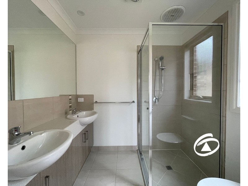 42 Aintree Close, Clyde VIC 3978