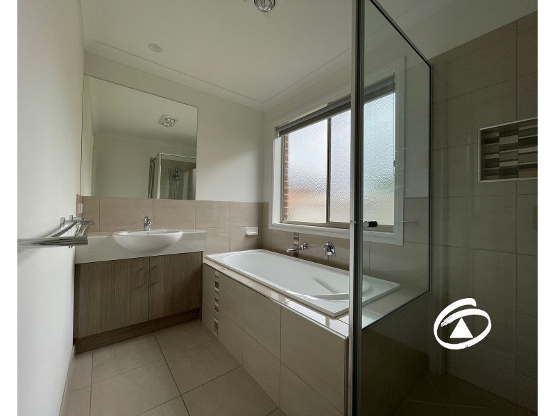 42 Aintree Close, Clyde VIC 3978