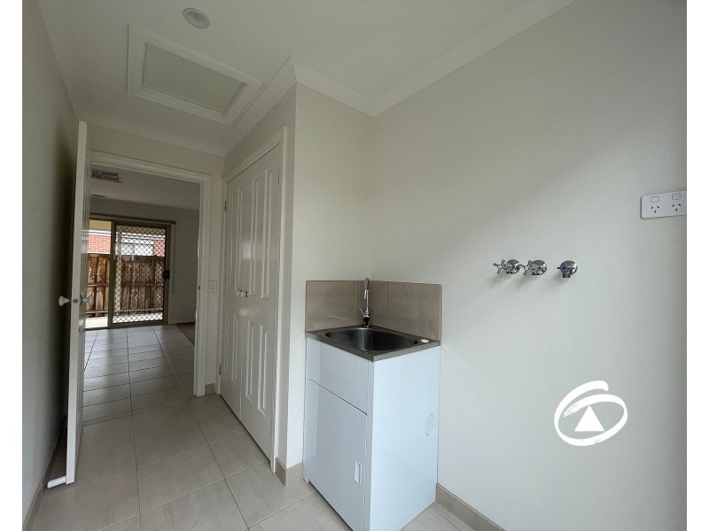 42 Aintree Close, Clyde VIC 3978