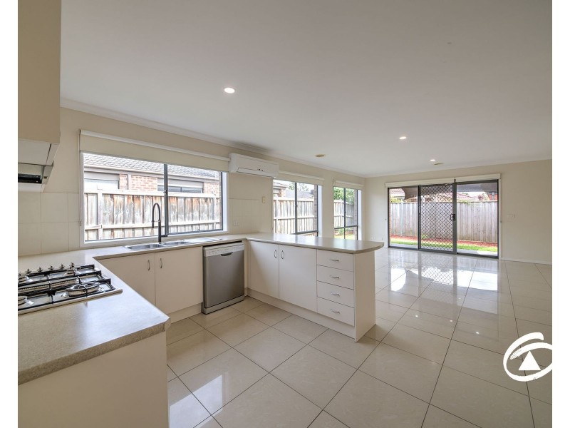 8 Boland Drive, Lyndhurst VIC 3975