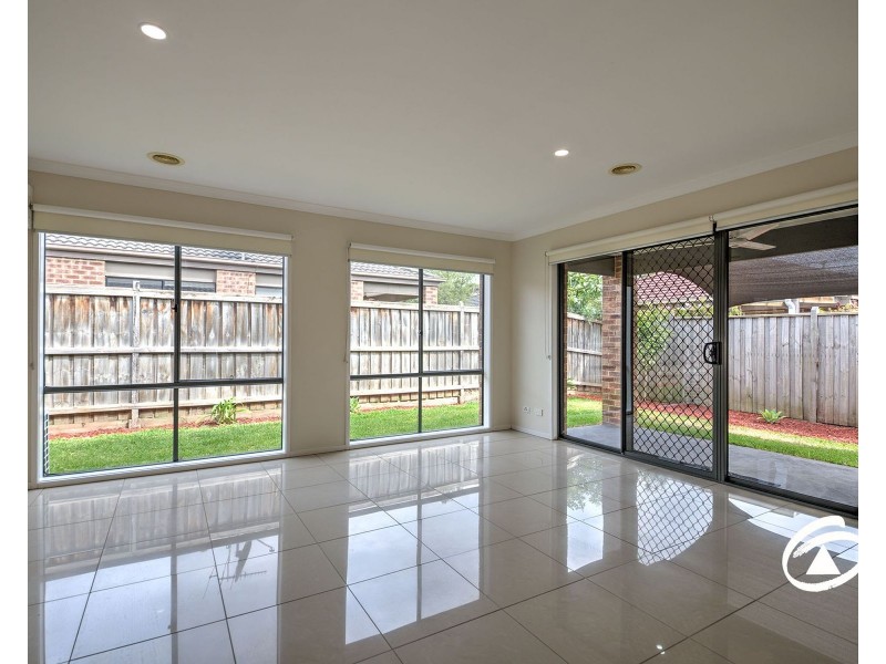 8 Boland Drive, Lyndhurst VIC 3975