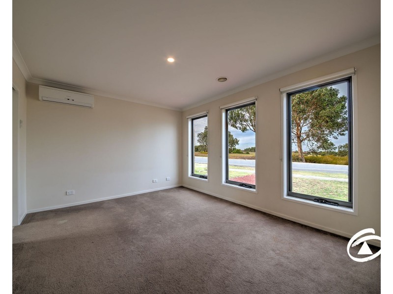 8 Boland Drive, Lyndhurst VIC 3975