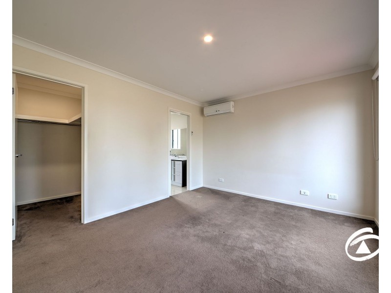 8 Boland Drive, Lyndhurst VIC 3975