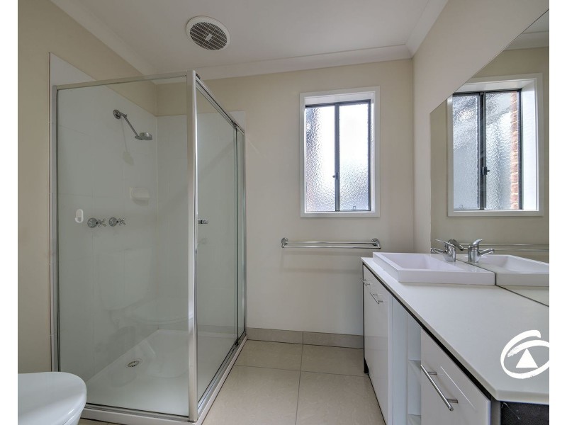 8 Boland Drive, Lyndhurst VIC 3975