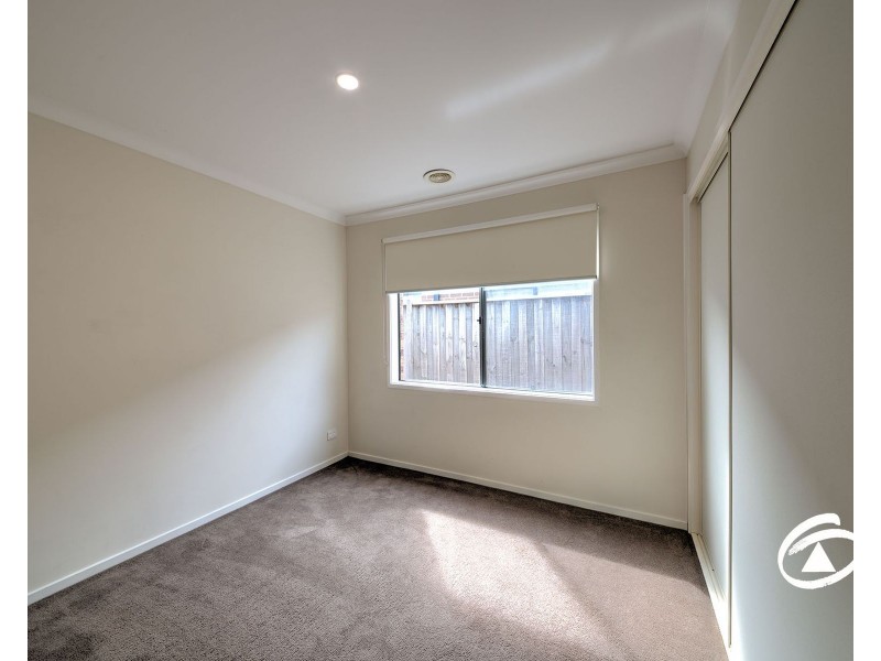 8 Boland Drive, Lyndhurst VIC 3975