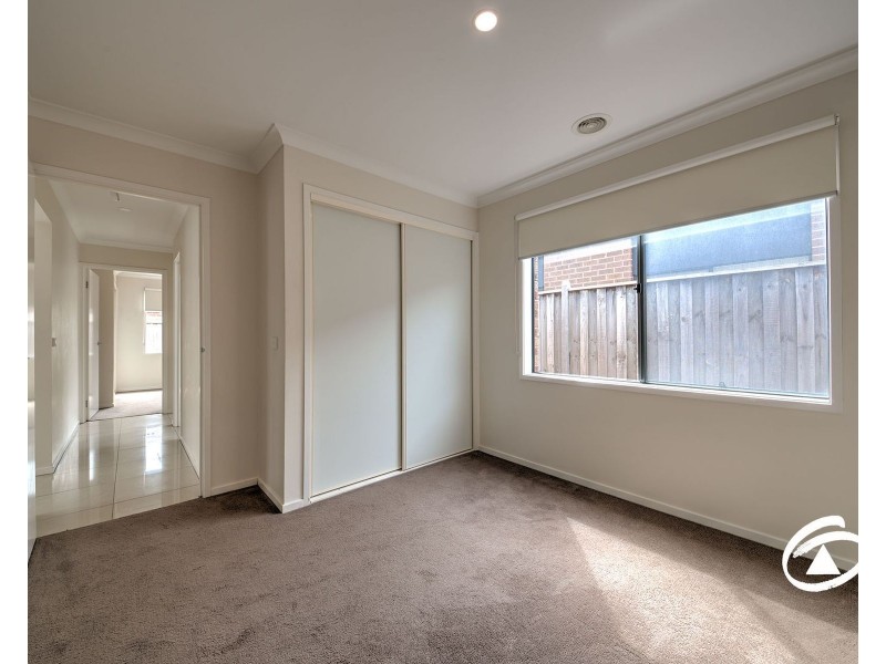 8 Boland Drive, Lyndhurst VIC 3975