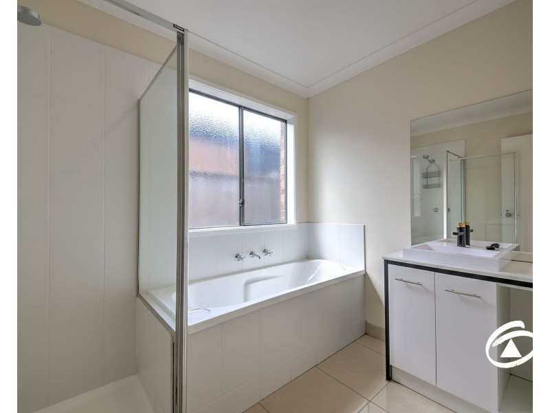 8 Boland Drive, Lyndhurst VIC 3975