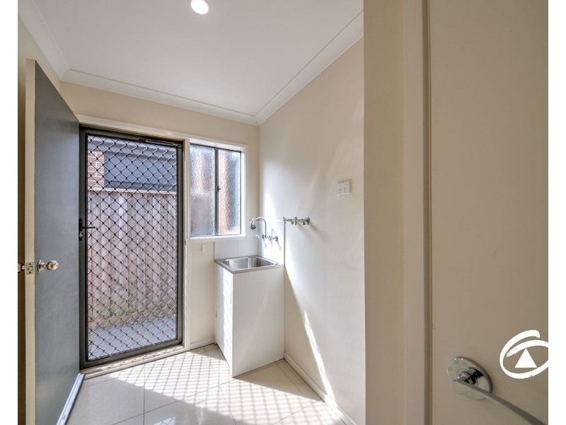 8 Boland Drive, Lyndhurst VIC 3975