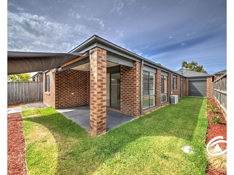 8 Boland Drive, Lyndhurst VIC 3975