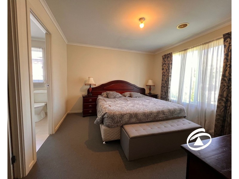 17 Sing Crescent, Berwick VIC 3806