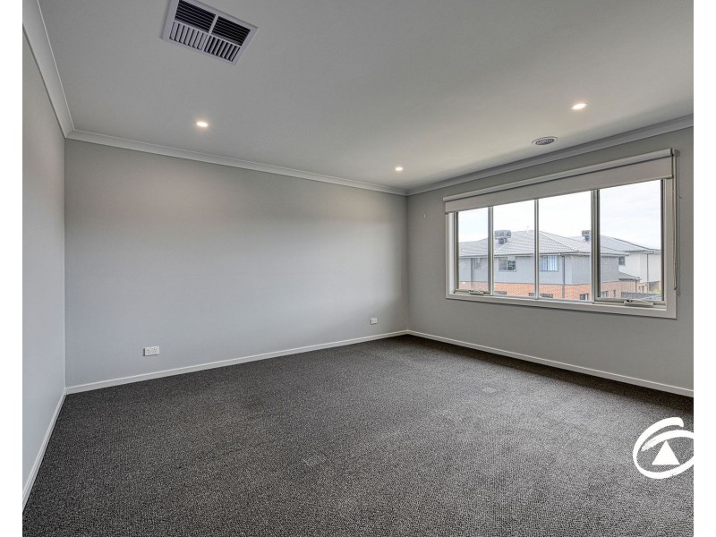 27 Tulk Street, Berwick VIC 3806