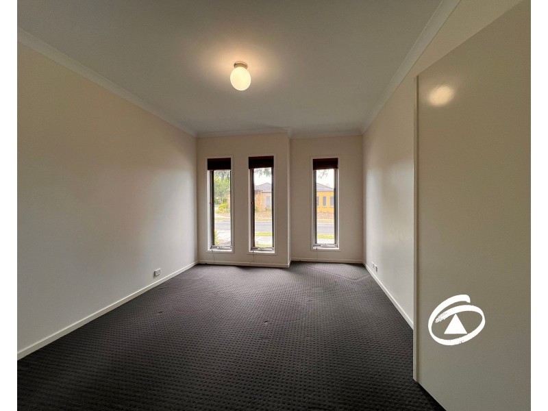 77 Sabel Drive, Cranbourne North VIC 3977