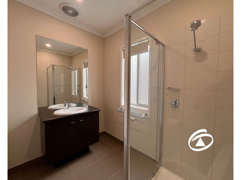 77 Sabel Drive, Cranbourne North VIC 3977