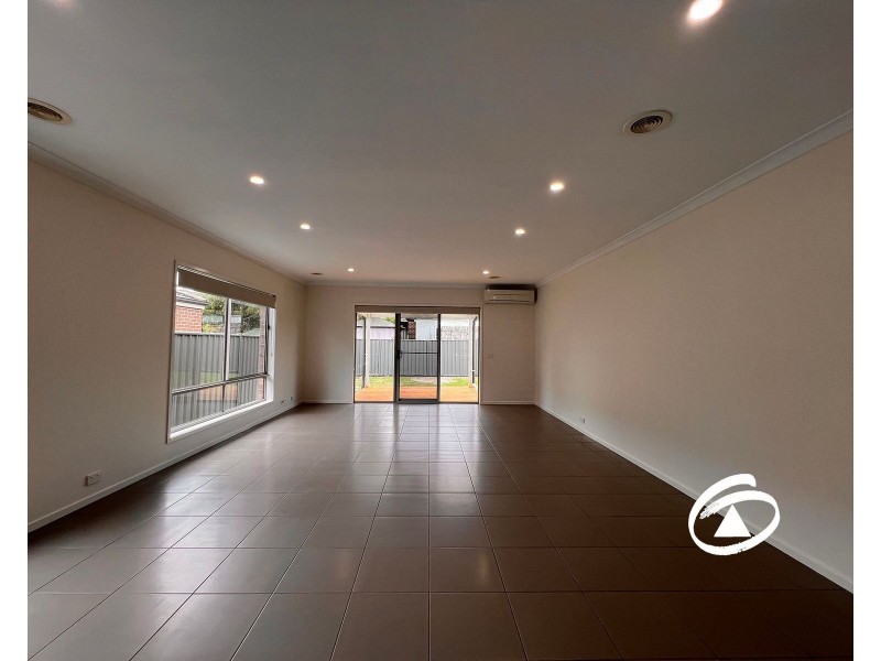 77 Sabel Drive, Cranbourne North VIC 3977