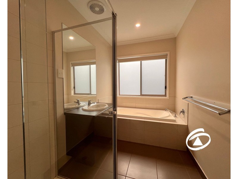 77 Sabel Drive, Cranbourne North VIC 3977