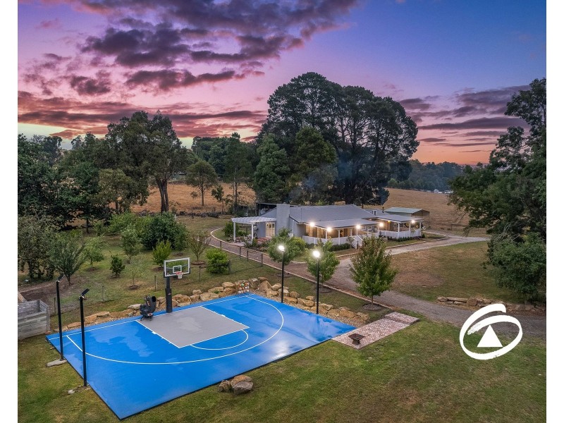 450 Woori Yallock Road, Cockatoo VIC 3781