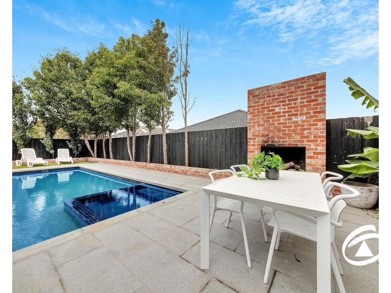 5 Honey Court, Berwick VIC 3806