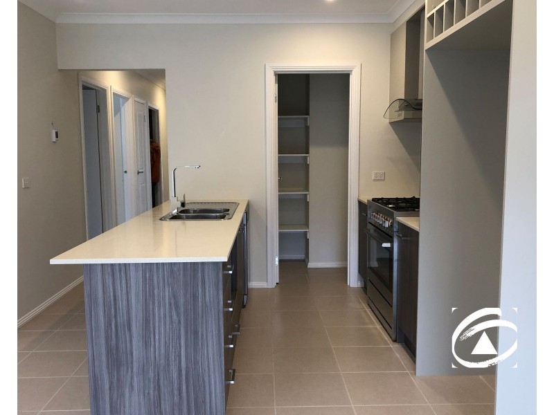 16 Godfrey Avenue, Cranbourne East VIC 3977