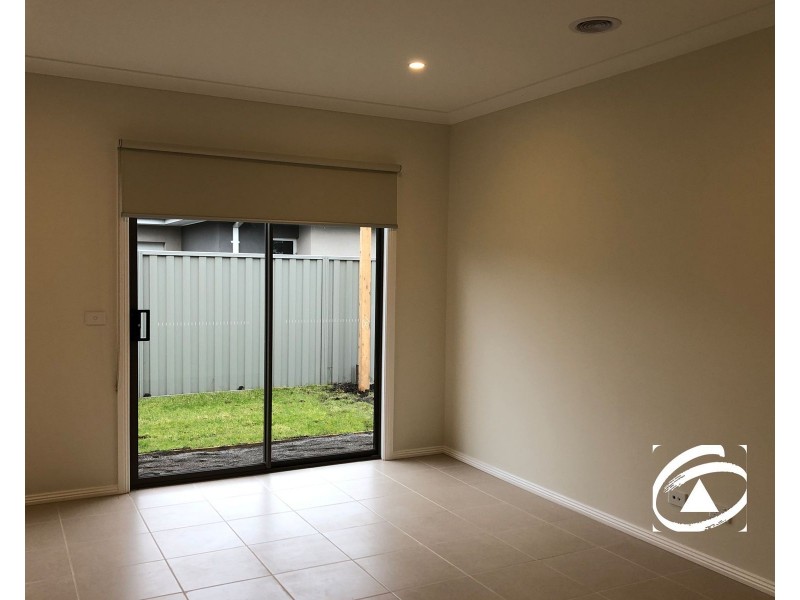 16 Godfrey Avenue, Cranbourne East VIC 3977