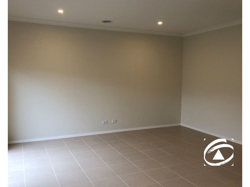 16 Godfrey Avenue, Cranbourne East VIC 3977