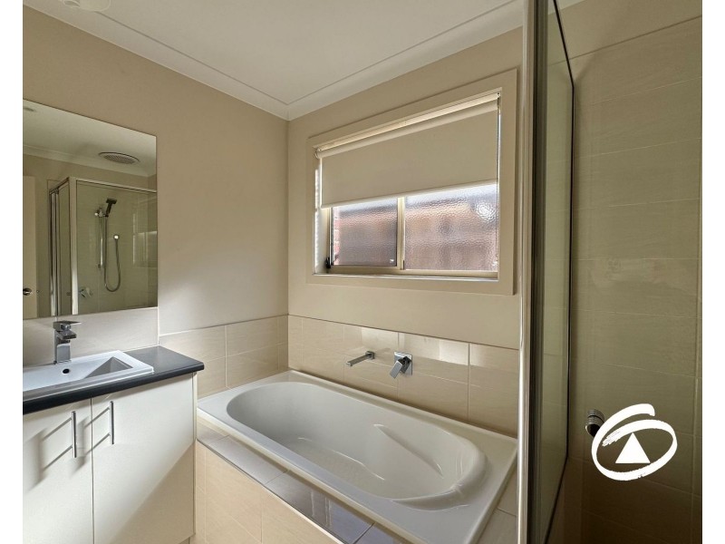 48 Belmont Crescent, Pakenham VIC 3810