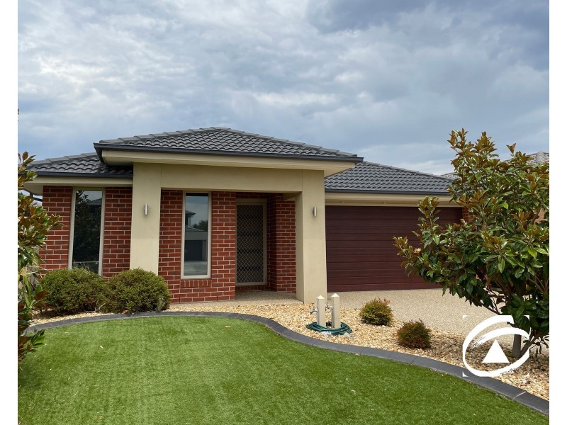 34 Skylark Boulevard, Clyde North VIC 3978