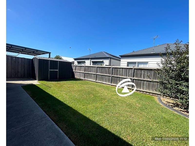 34 Skylark Boulevard, Clyde North VIC 3978