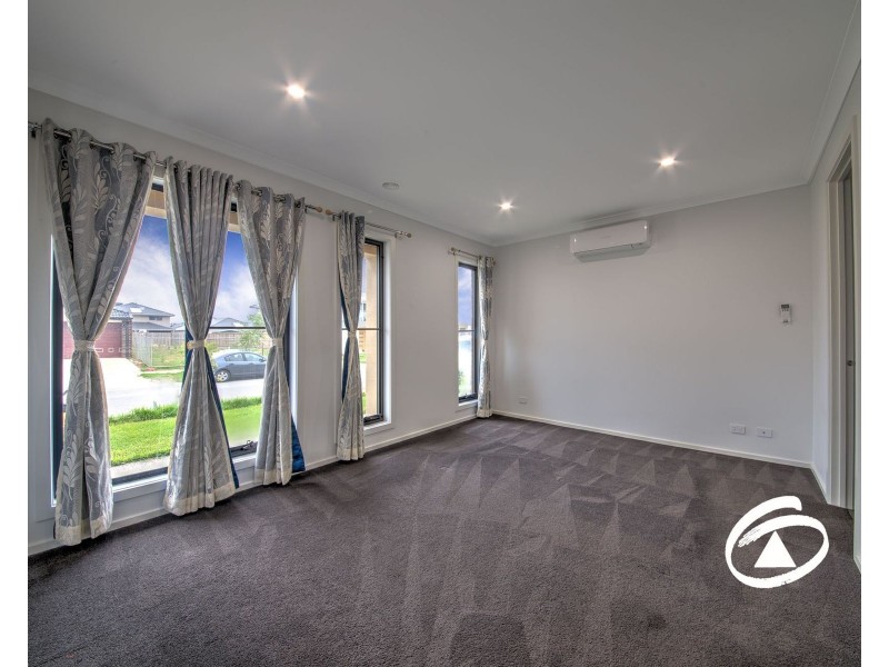 6 Petaluma Crescent, Officer VIC 3809