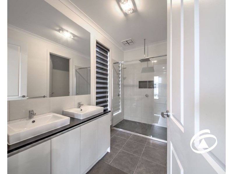 6 Petaluma Crescent, Officer VIC 3809