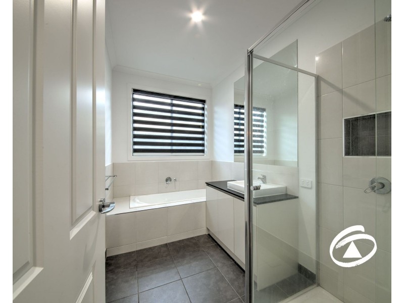 6 Petaluma Crescent, Officer VIC 3809