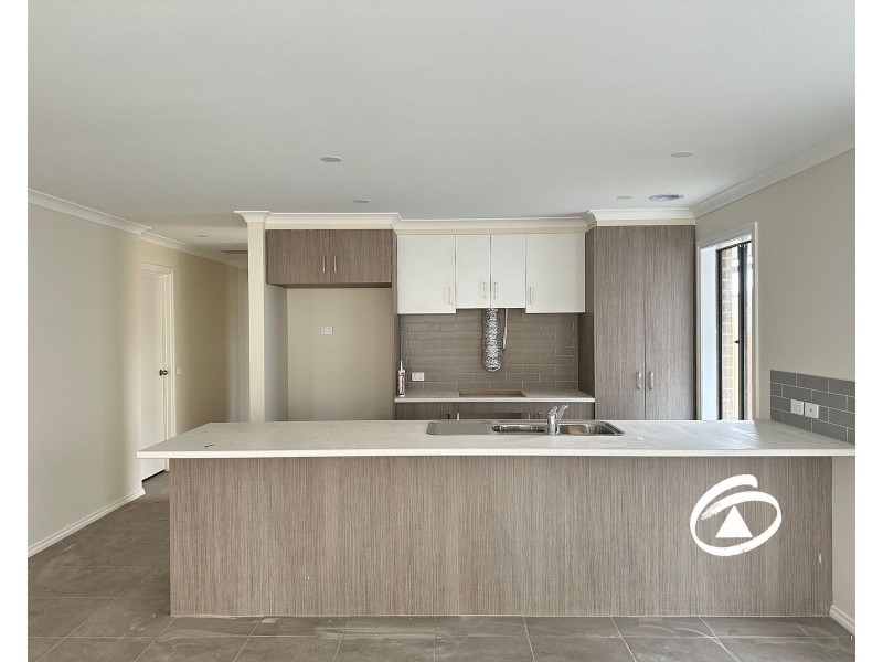 10 Blue Lily Circuit, Junction Village VIC 3977