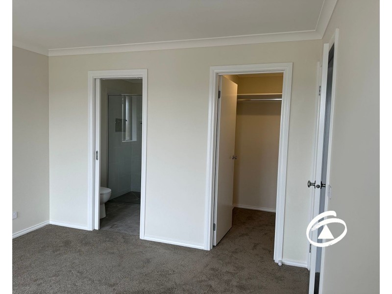 10 Blue Lily Circuit, Junction Village VIC 3977