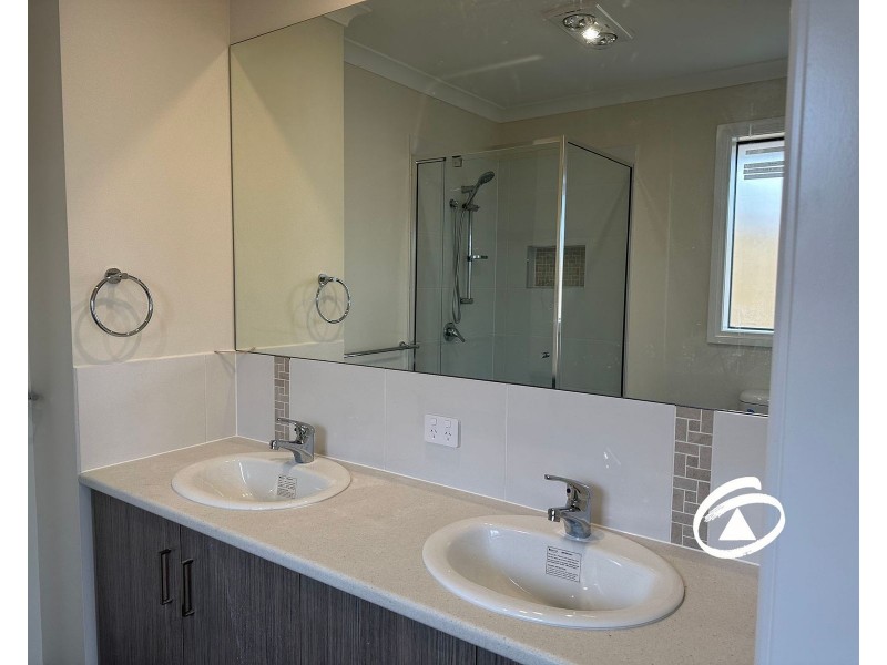 10 Blue Lily Circuit, Junction Village VIC 3977