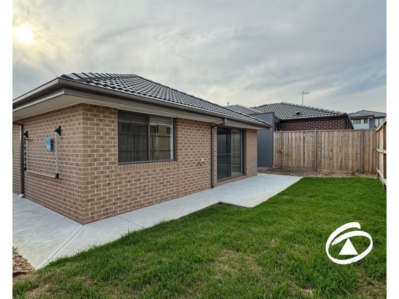 10 Blue Lily Circuit, Junction Village VIC 3977