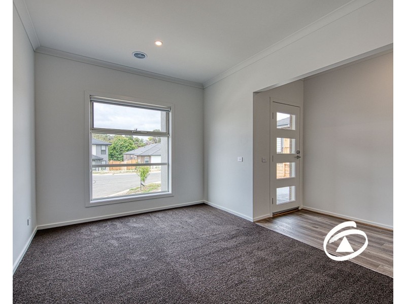 35 Allan Close, Pakenham VIC 3810