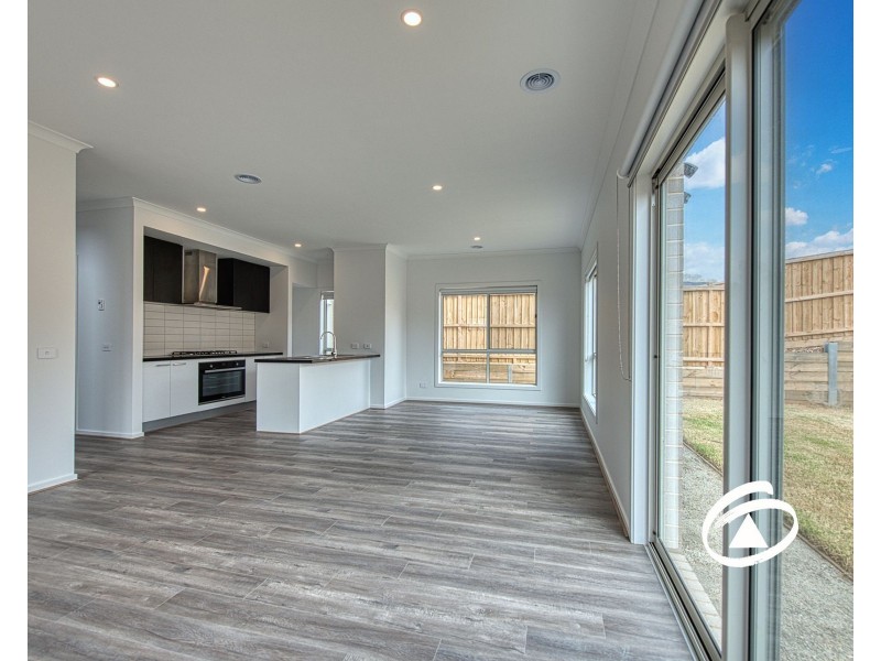 35 Allan Close, Pakenham VIC 3810