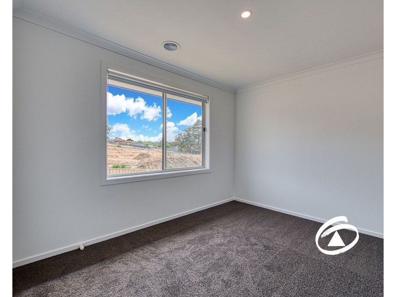 35 Allan Close, Pakenham VIC 3810