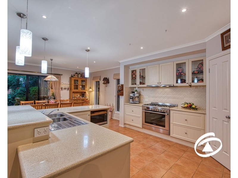 27 Hobart Avenue, Berwick VIC 3806