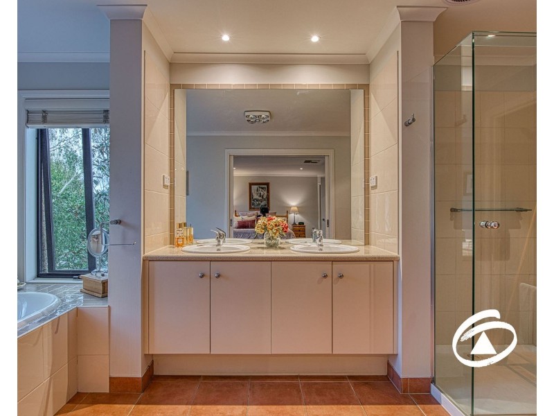 27 Hobart Avenue, Berwick VIC 3806