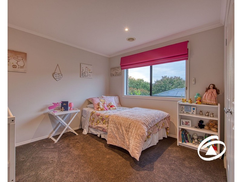 27 Hobart Avenue, Berwick VIC 3806