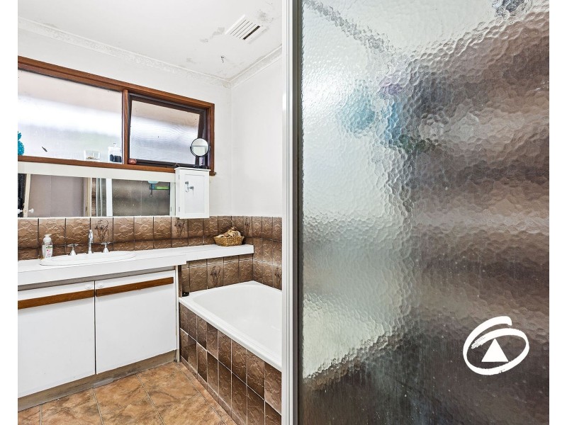 24 Guildford Crescent, Narre Warren VIC 3805