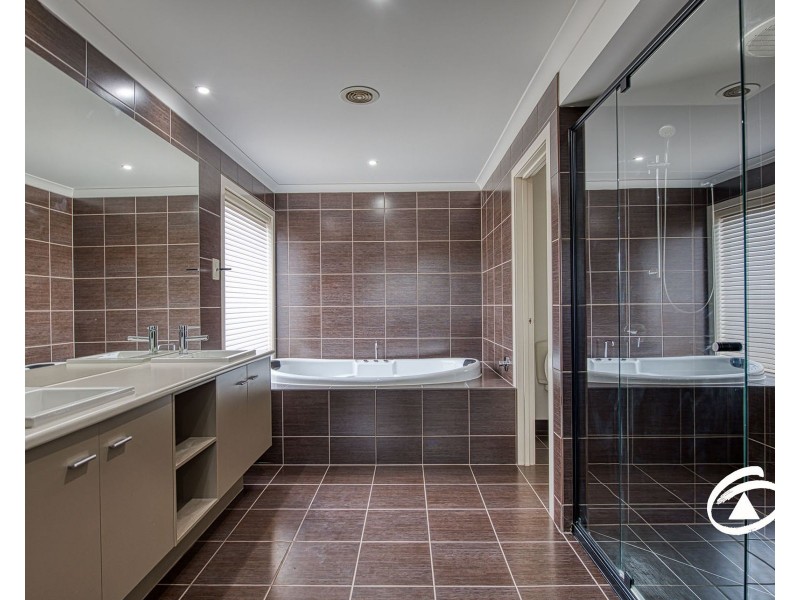 5 Rubina Court, Berwick VIC 3806